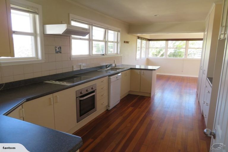 Photo of property in 1/16 Bradbury Road, Botany Downs, Auckland, 2010