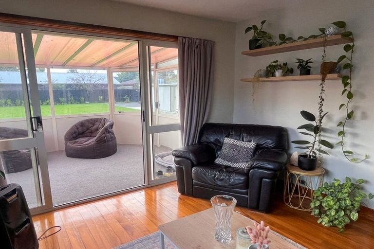 Photo of property in 61 Coopers Road, Dallington, Christchurch, 8061