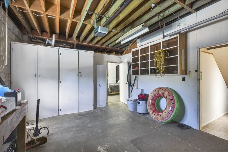 Photo of property in 46 Seaview Road, Marfell, New Plymouth, 4310