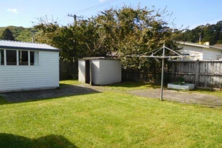 Photo of property in 82 Hewer Crescent, Naenae, Lower Hutt, 5011