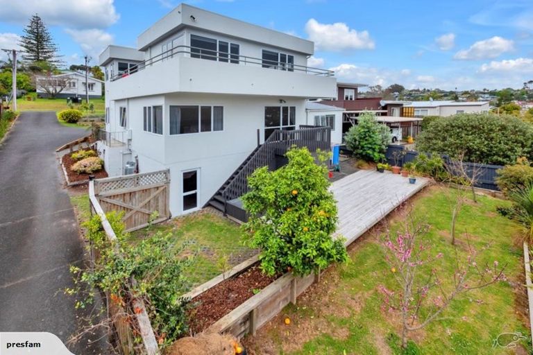 Photo of property in 1/15 Newhaven Terrace, Mairangi Bay, Auckland, 0630