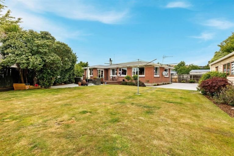 Photo of property in 16 Adams Place, Woolston, Christchurch, 8023