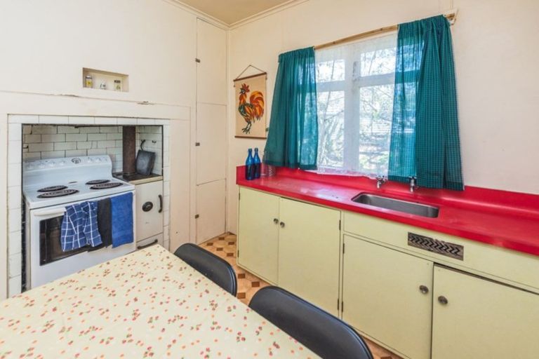 Photo of property in 100 Gonville Avenue, Gonville, Whanganui, 4501
