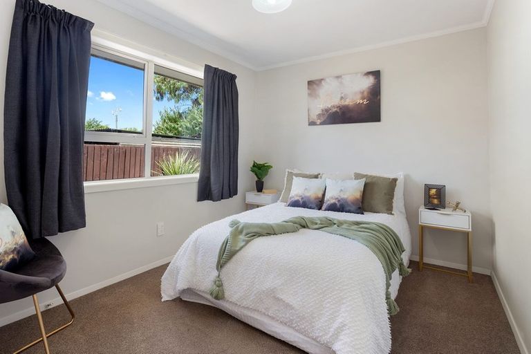 Photo of property in 82 Farquhars Road, Redwood, Christchurch, 8051