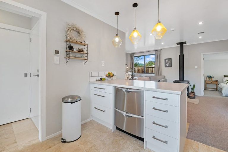 Photo of property in 8b Wyndham Road, Hannahs Bay, Rotorua, 3010