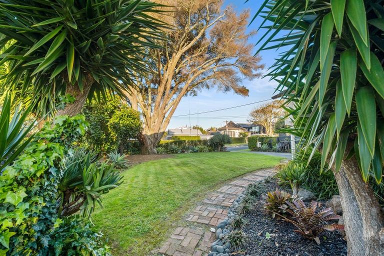 Photo of property in 8 Tiri Road, Milford, Auckland, 0620