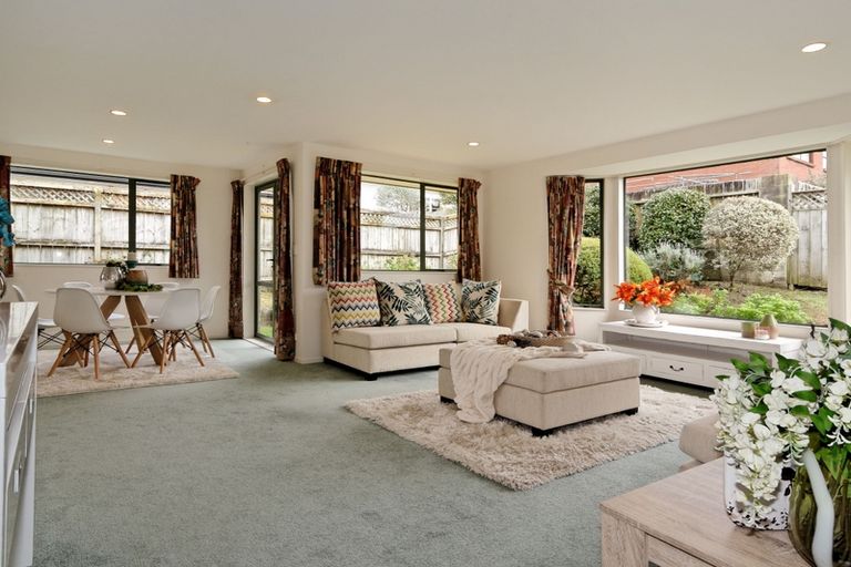 Photo of property in 4 Copplestone Place, New Lynn, Auckland, 0600