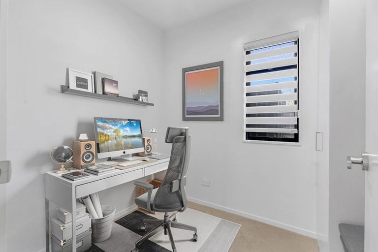 Photo of property in 14 Eileen Newey Place, Henderson, Auckland, 0612