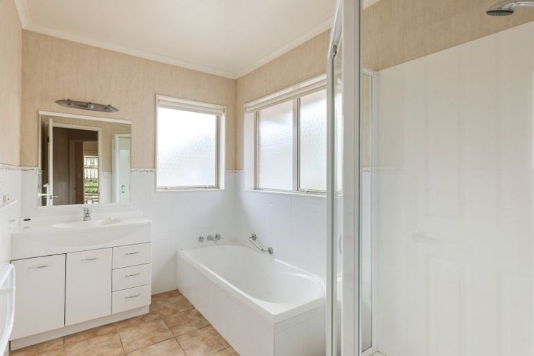 Photo of property in 18 Ashmore Drive, Frankleigh Park, New Plymouth, 4310