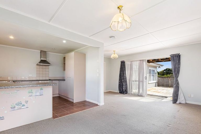 Photo of property in 255 Te Atatu Road, Te Atatu South, Auckland, 0610