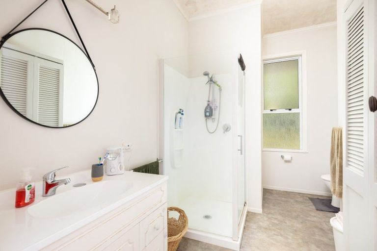 Photo of property in 6 Calvert Road, Moturoa, New Plymouth, 4310