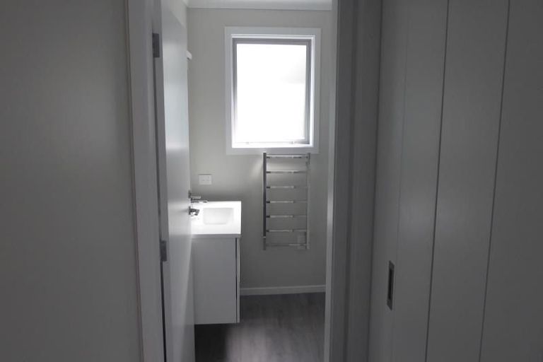 Photo of property in 20d Chetwode Grove, Newlands, Wellington, 6037