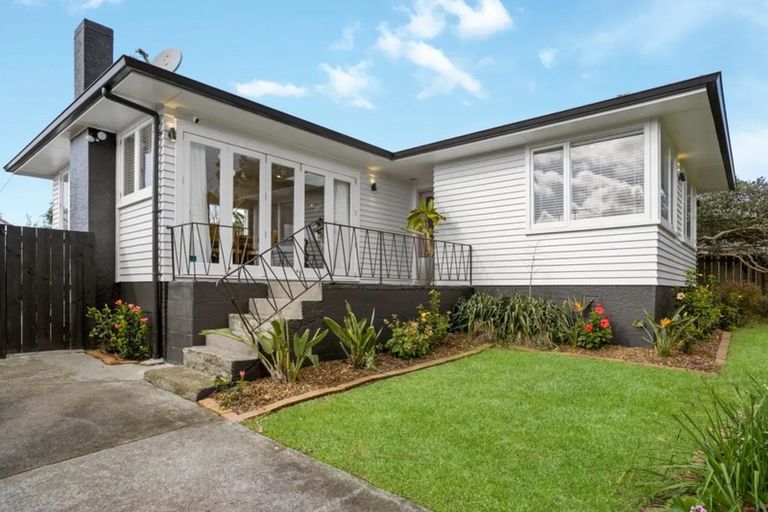 Photo of property in 25 Trojan Crescent, New Lynn, Auckland, 0600