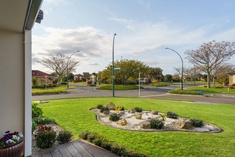 Photo of property in 2 Carlsberg Place, Papamoa Beach, Papamoa, 3118