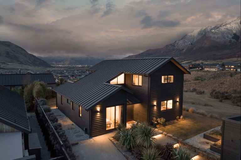 Photo of property in 28 Falconer Rise, Jacks Point, Queenstown, 9371