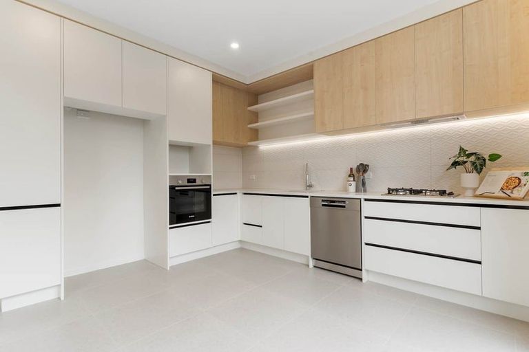 Photo of property in 48b Portadown Avenue, Pakuranga Heights, Auckland, 2010