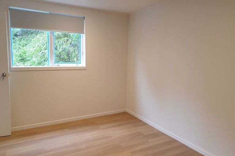 Photo of property in 14 Easton Park Parade, Glenfield, Auckland, 0629