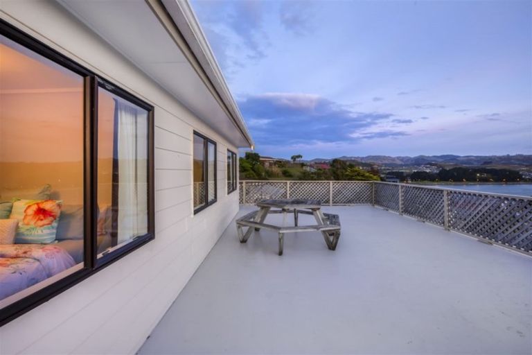 Photo of property in 8 Finn Place, Titahi Bay, Porirua, 5022