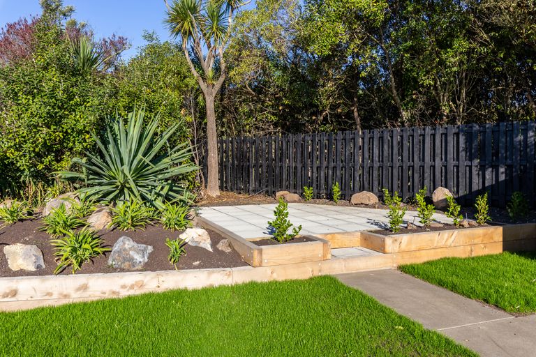 Photo of property in 10 Hilltop Lane, Mount Pleasant, Christchurch, 8081