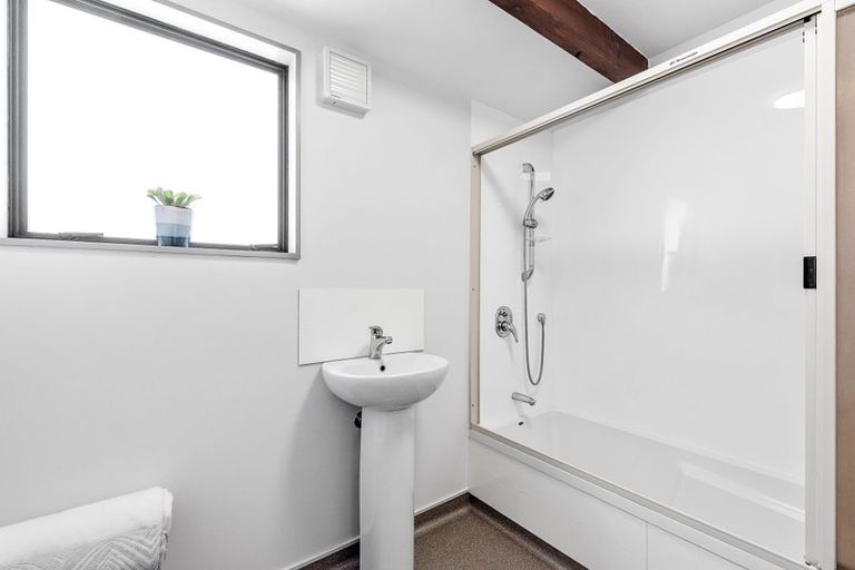 Photo of property in 1 Te Uruhi Grove, Paraparaumu, 5032