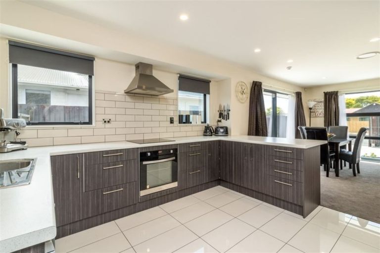 Photo of property in 165 Queenspark Drive, Parklands, Christchurch, 8083