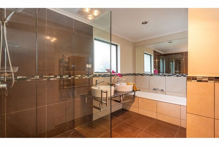 Photo of property in 405 Avonhead Road, Avonhead, Christchurch, 8042