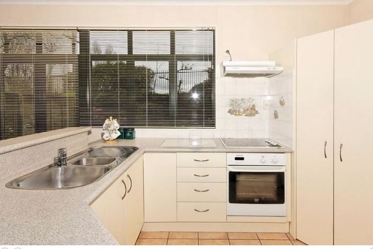 Photo of property in Tuscany Towers, 3/1 Ambrico Place, New Lynn, Auckland, 0600