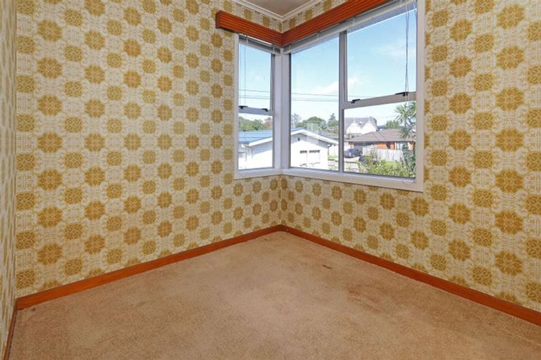Photo of property in 5 Renata Crescent, Te Atatu Peninsula, Auckland, 0610