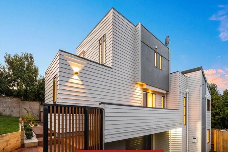 Photo of property in 45a Forrest Hill Road, Milford, Auckland, 0620