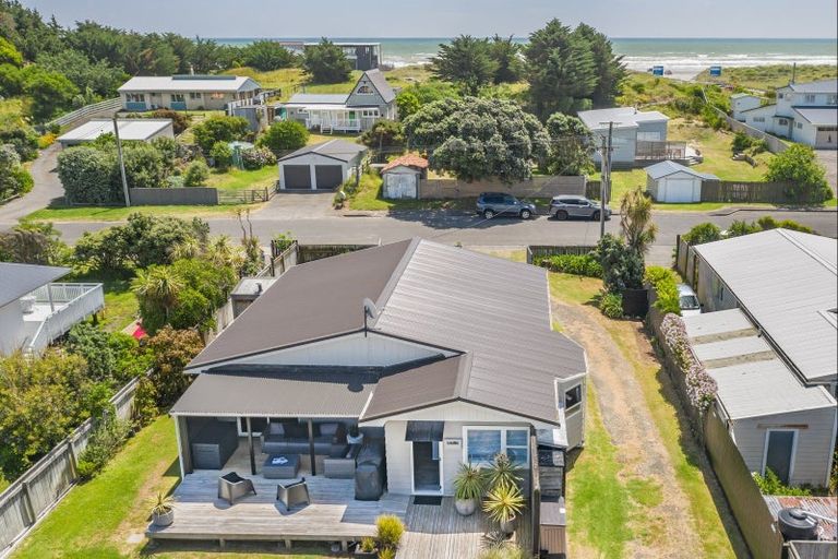 Photo of property in 118 Rua Avenue, Waitarere Beach, Levin, 5510