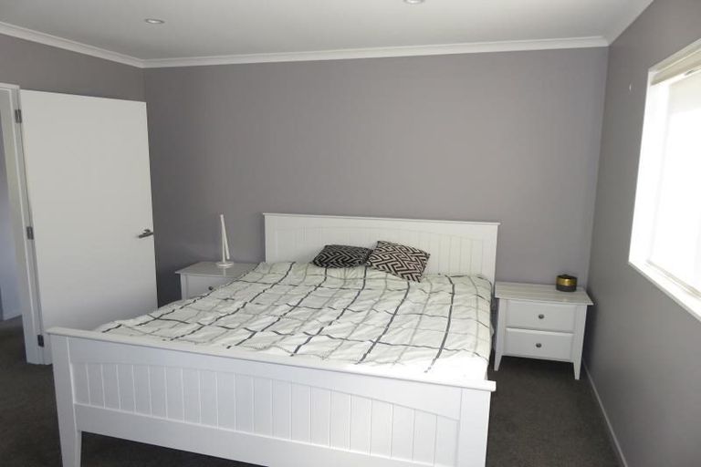 Photo of property in 100 Amesbury Drive, Churton Park, Wellington, 6037