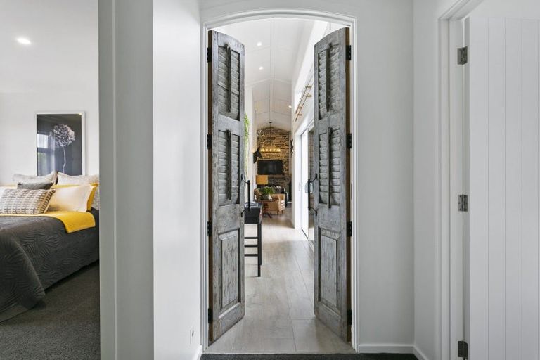 Photo of property in 16 Pukenamu Road, Rainbow Point, Taupo, 3330