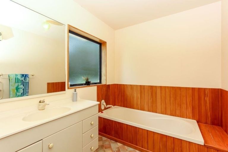 Photo of property in 7 Byron Place, Whalers Gate, New Plymouth, 4310