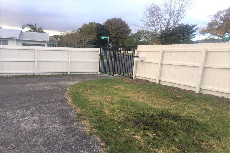 Photo of property in 44 Kervil Avenue, Te Atatu Peninsula, Auckland, 0610