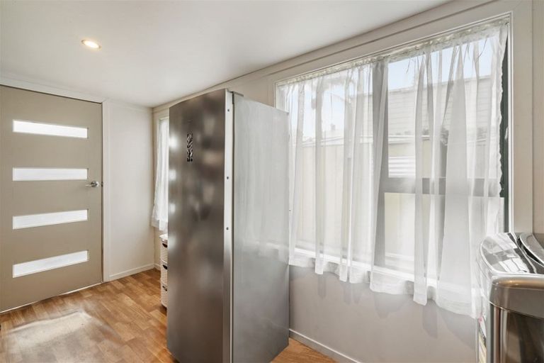 Photo of property in 44 Kohekohe Street, New Lynn, Auckland, 0600