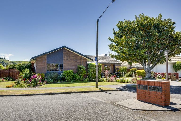 Photo of property in 1 Hyatt Grove, Greenmeadows, Napier, 4112