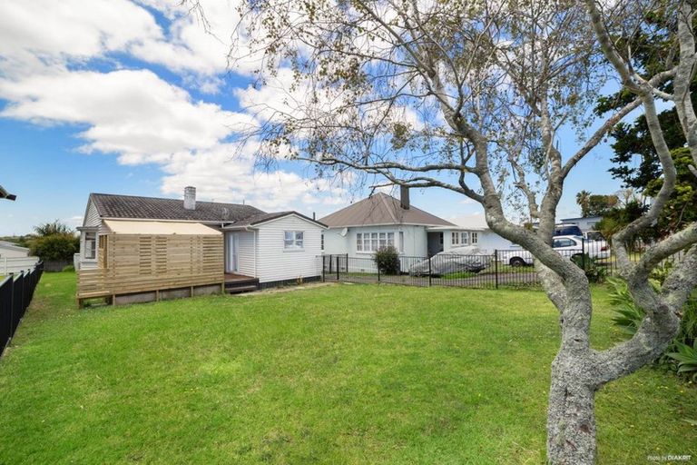 Photo of property in 135 Point Chevalier Road, Point Chevalier, Auckland, 1022