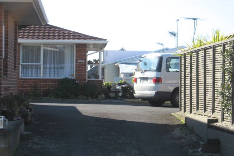 Photo of property in 2/237 Courtenay Street, Strandon, New Plymouth, 4312
