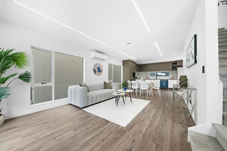 Photo of property in 17 Muir Avenue, Mangere Bridge, Auckland, 2022