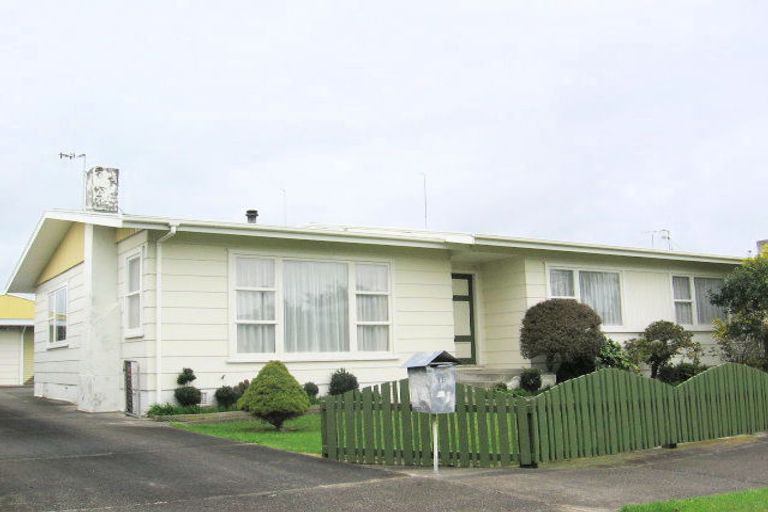 Photo of property in 15 Dewe Avenue, Feilding, 4702