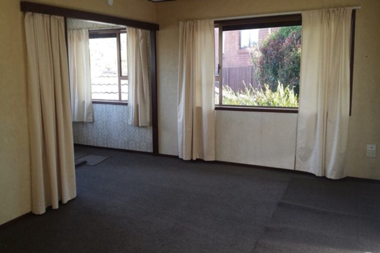 Photo of property in 2/9 Seaton Road, Murrays Bay, Auckland, 0630