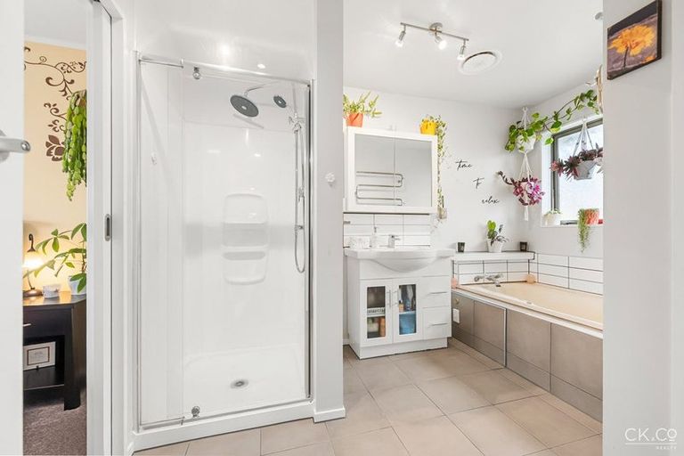 Photo of property in 24 Mossburn Grove, Kelson, Lower Hutt, 5010