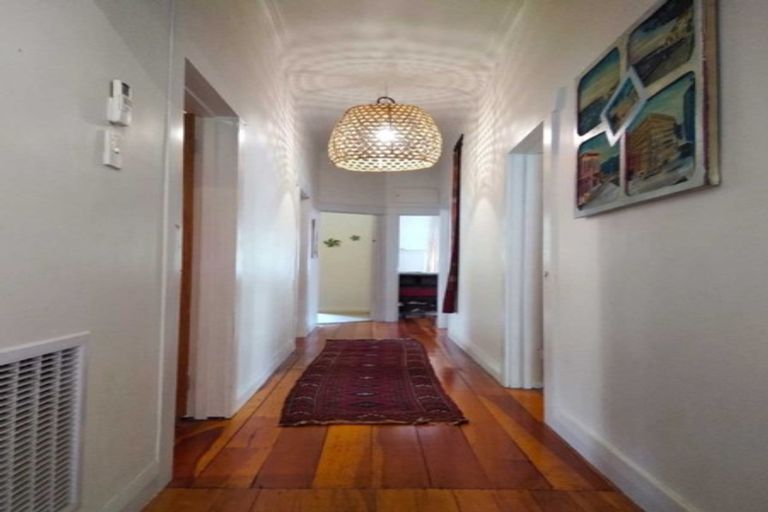 Photo of property in 20 Oroua Street, Eastbourne, Lower Hutt, 5013