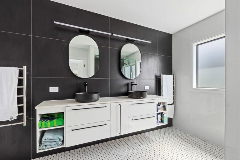 Photo of property in 1c Puriri Avenue, Orewa, 0931