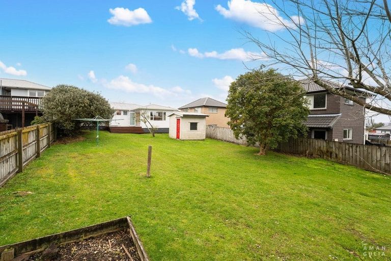 Photo of property in 45 Lynwood Road, New Lynn, Auckland, 0600