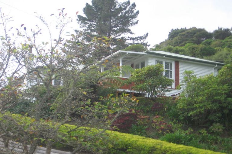 Photo of property in 43 Moores Valley Road, Wainuiomata, Lower Hutt, 5014