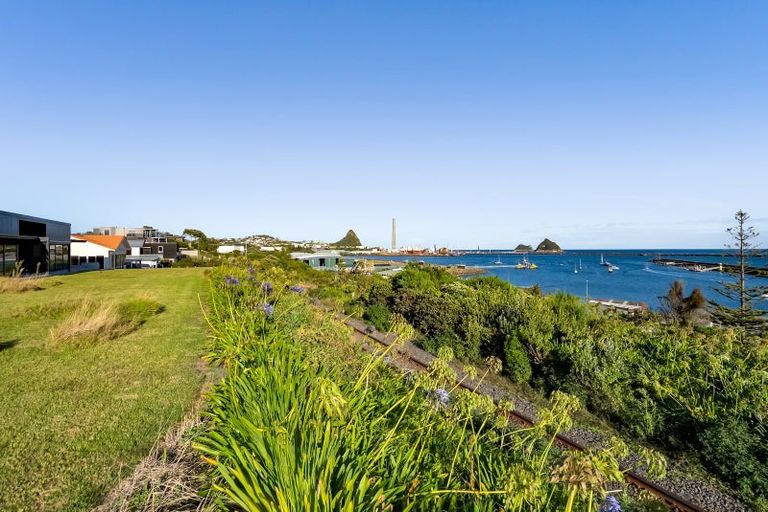 Photo of property in 38 Birdwood Avenue, Moturoa, New Plymouth, 4310