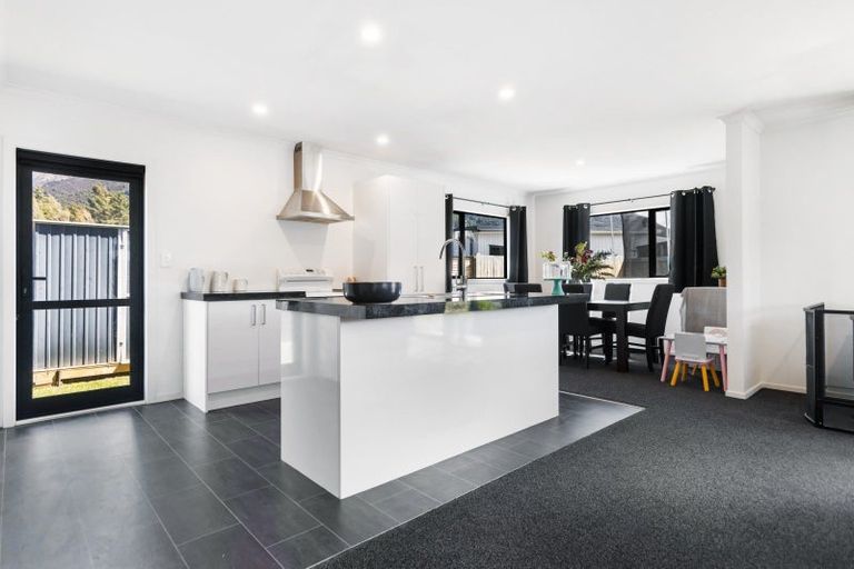 Photo of property in 6 Little Maude Drive, Lake Hawea, Wanaka, 9382