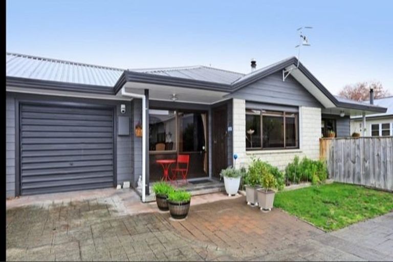 Photo of property in 2/8 Duart Road, Havelock North, 4130