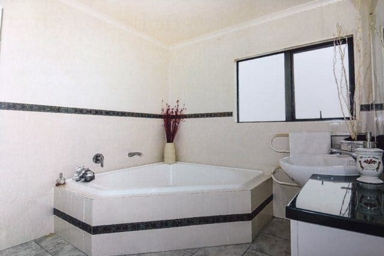 Photo of property in 36 Santa Ana Drive, Dannemora, Auckland, 2016